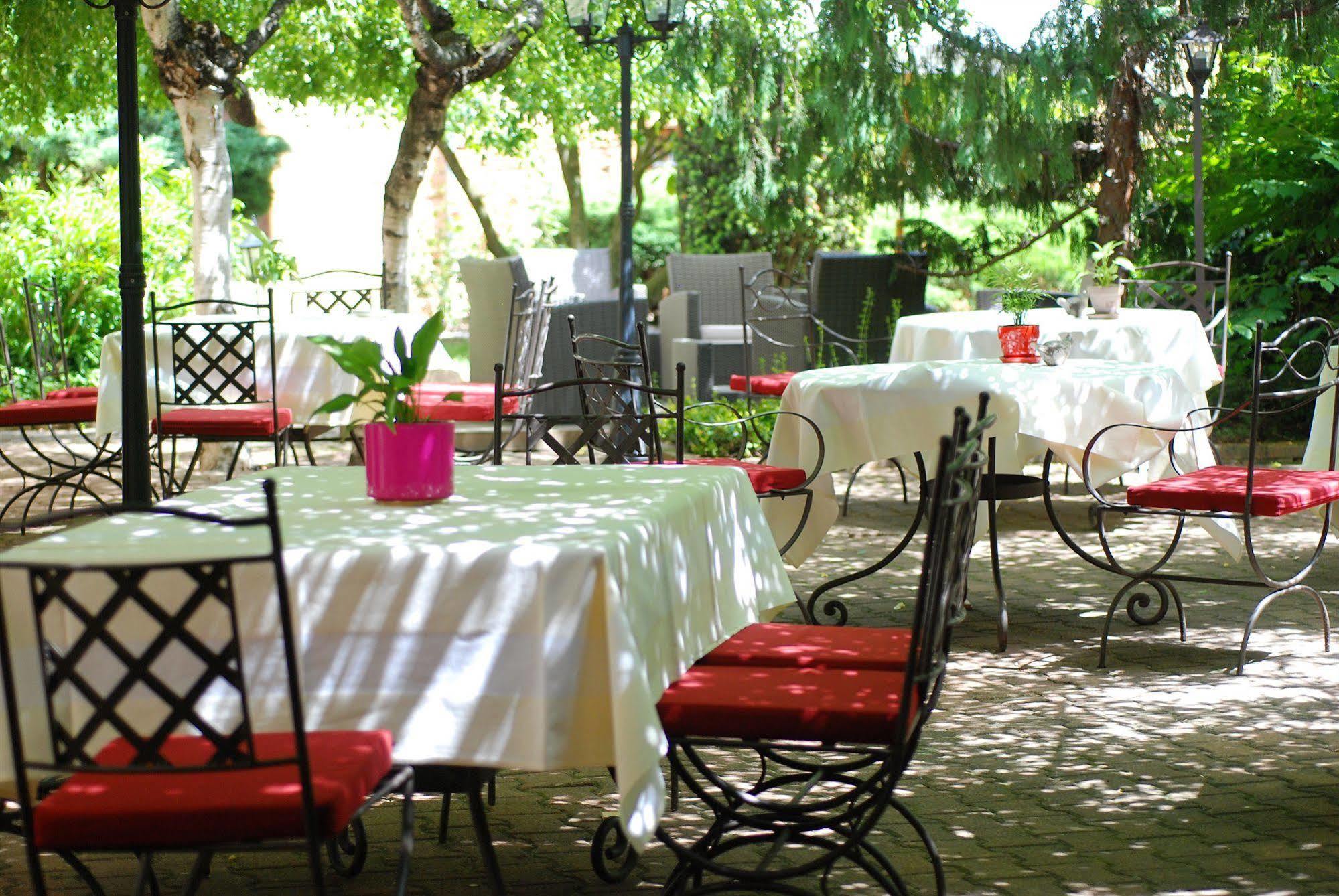 Demeures Et Chateaux L'Abbaye Caladoise - Anciennement Hostellerie Ferme Du Poulet Вільфранш-сюр-Сон Екстер'єр фото